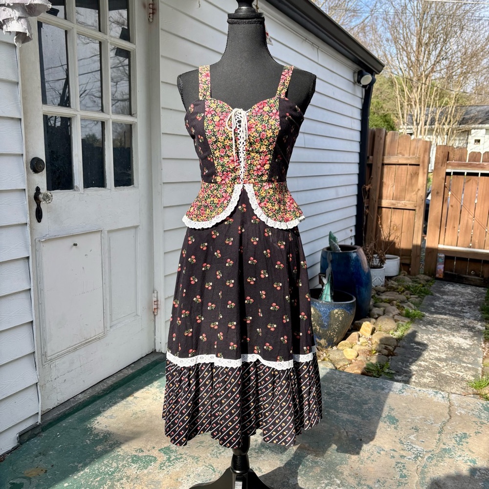 Vintage Gunne Sax Style Tiered Floral 70s Dress w/ Lace Up Corset Bodice & Zip 🌼